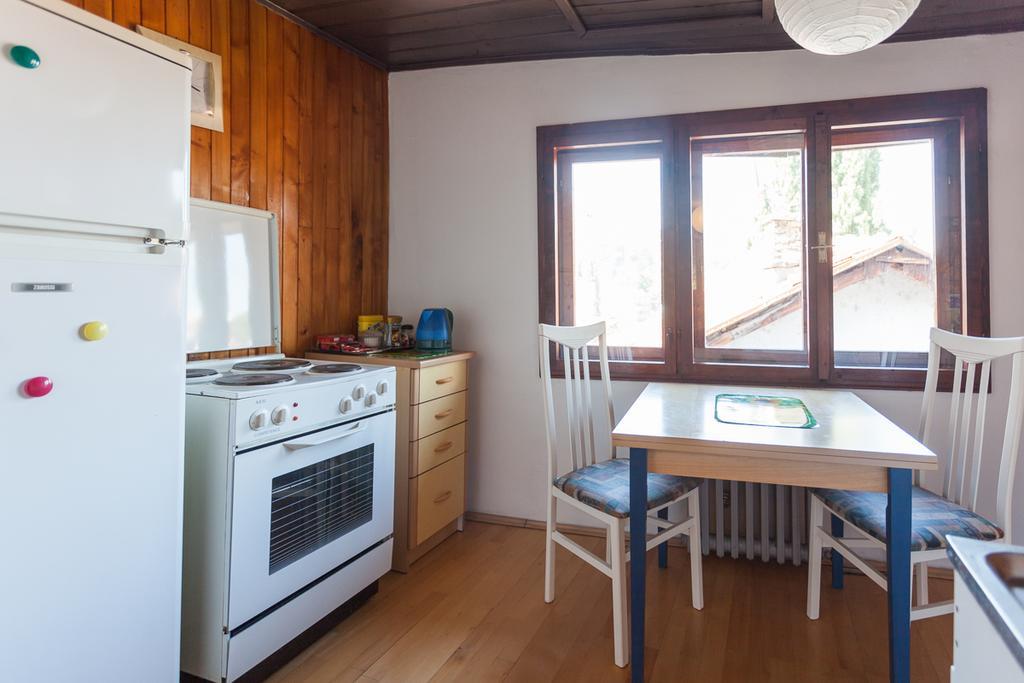 Guesthouse Nina SJJ Chambre photo